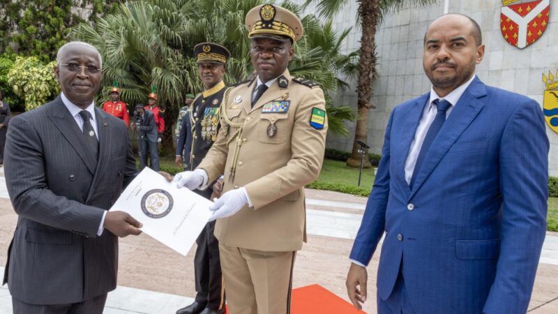 Gabon : Le Président de la Transition reçoit le rapport du protocole d’accord fixant la cession de la SNBG à l’État Gabonais