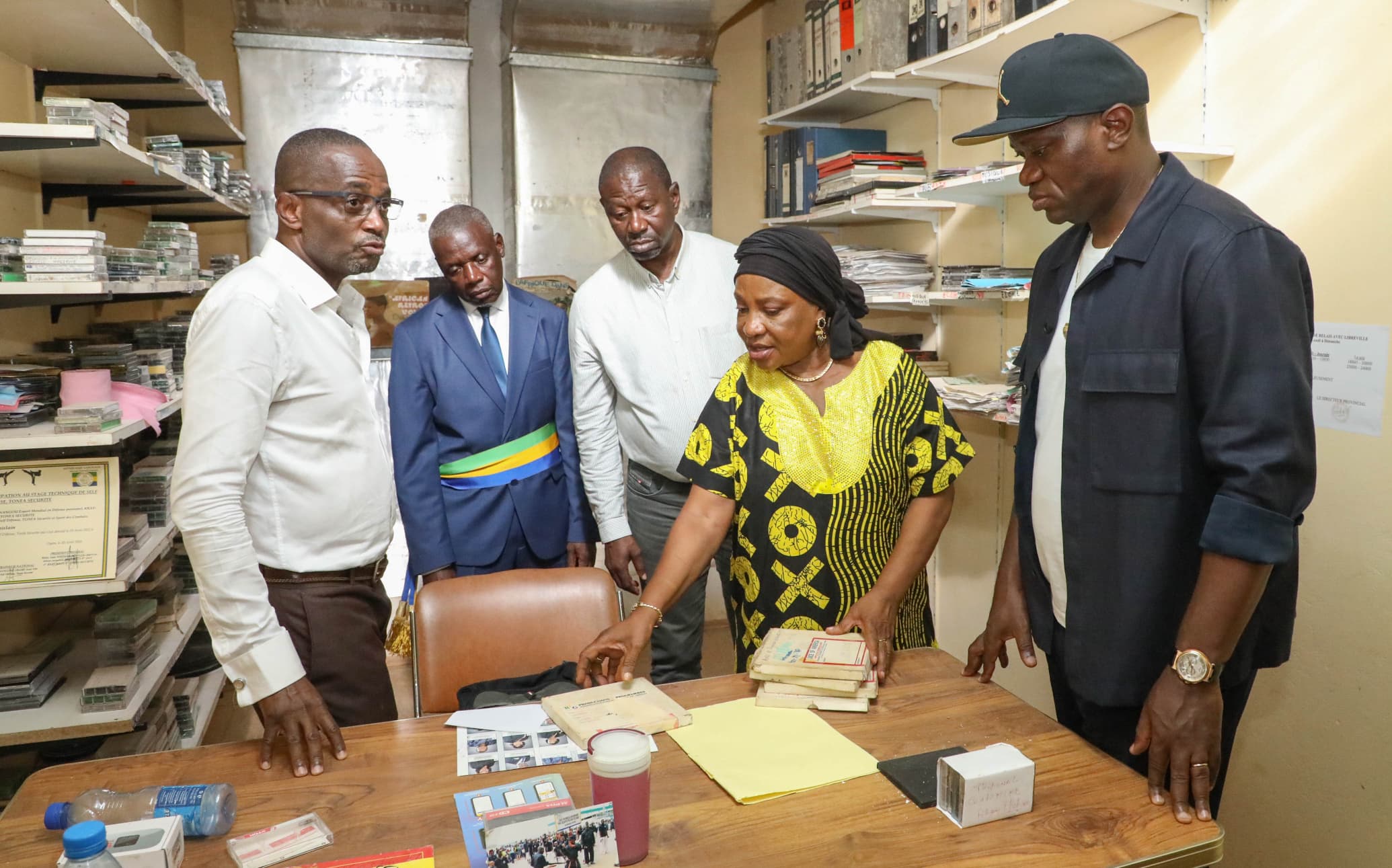 Gabon : Le Chef de l’Etat visite le siège de Radio 9 Oyem au nord du pays