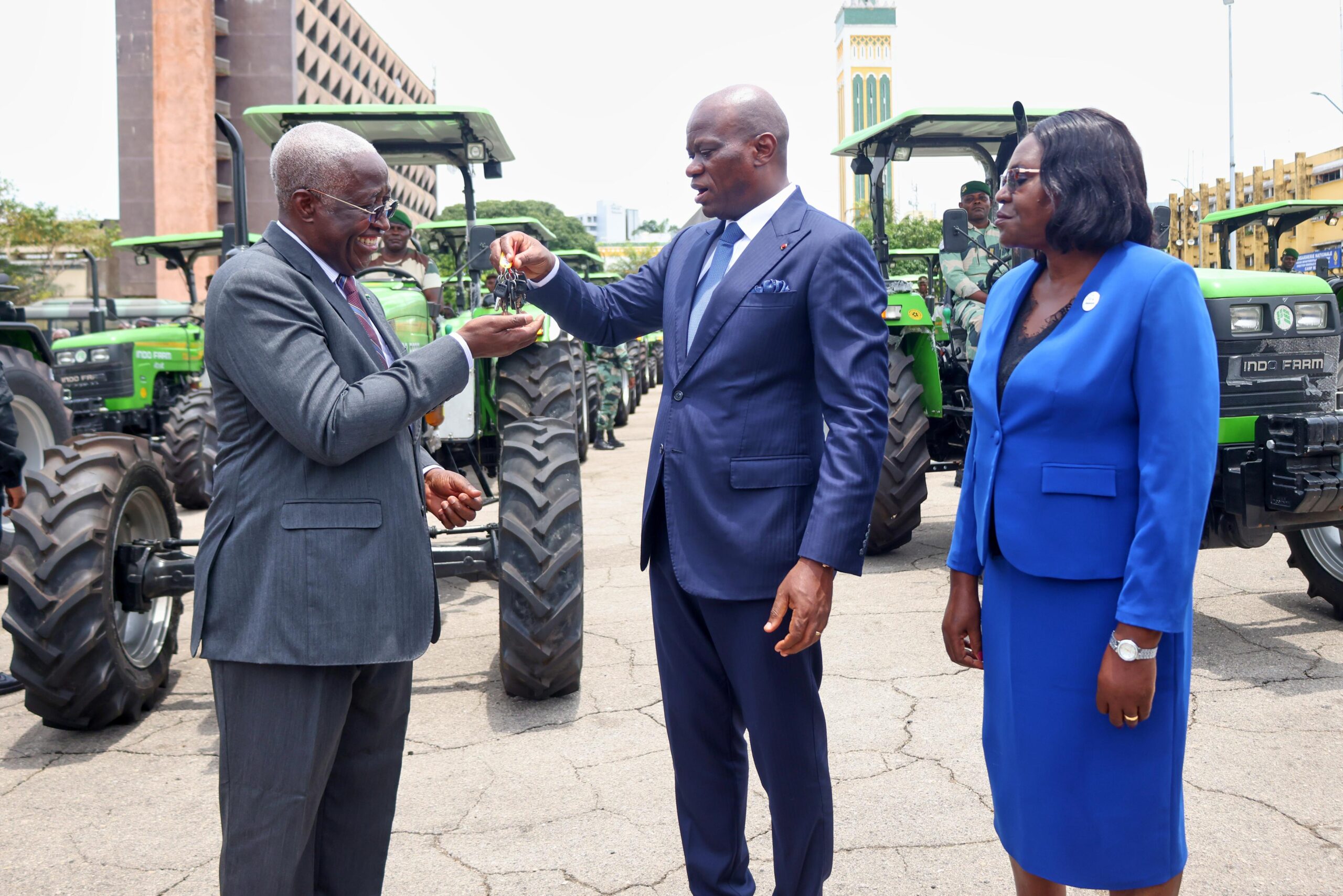 Gabon : Le Président de la Transition procède à une nouvelle remise de matériel agricole